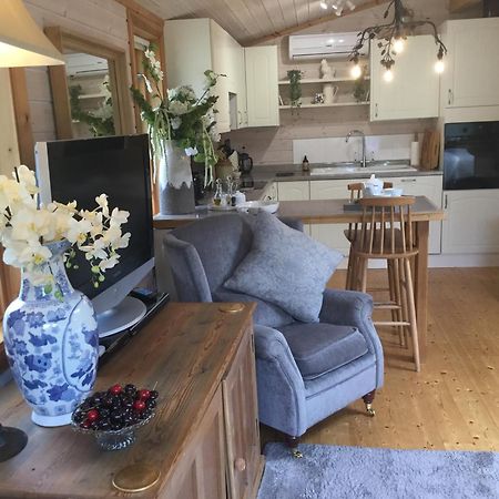 The Lodge - Luxury Lodge With Super King Size Bed, Kitchen & Shower Room Hurstpierpoint Esterno foto