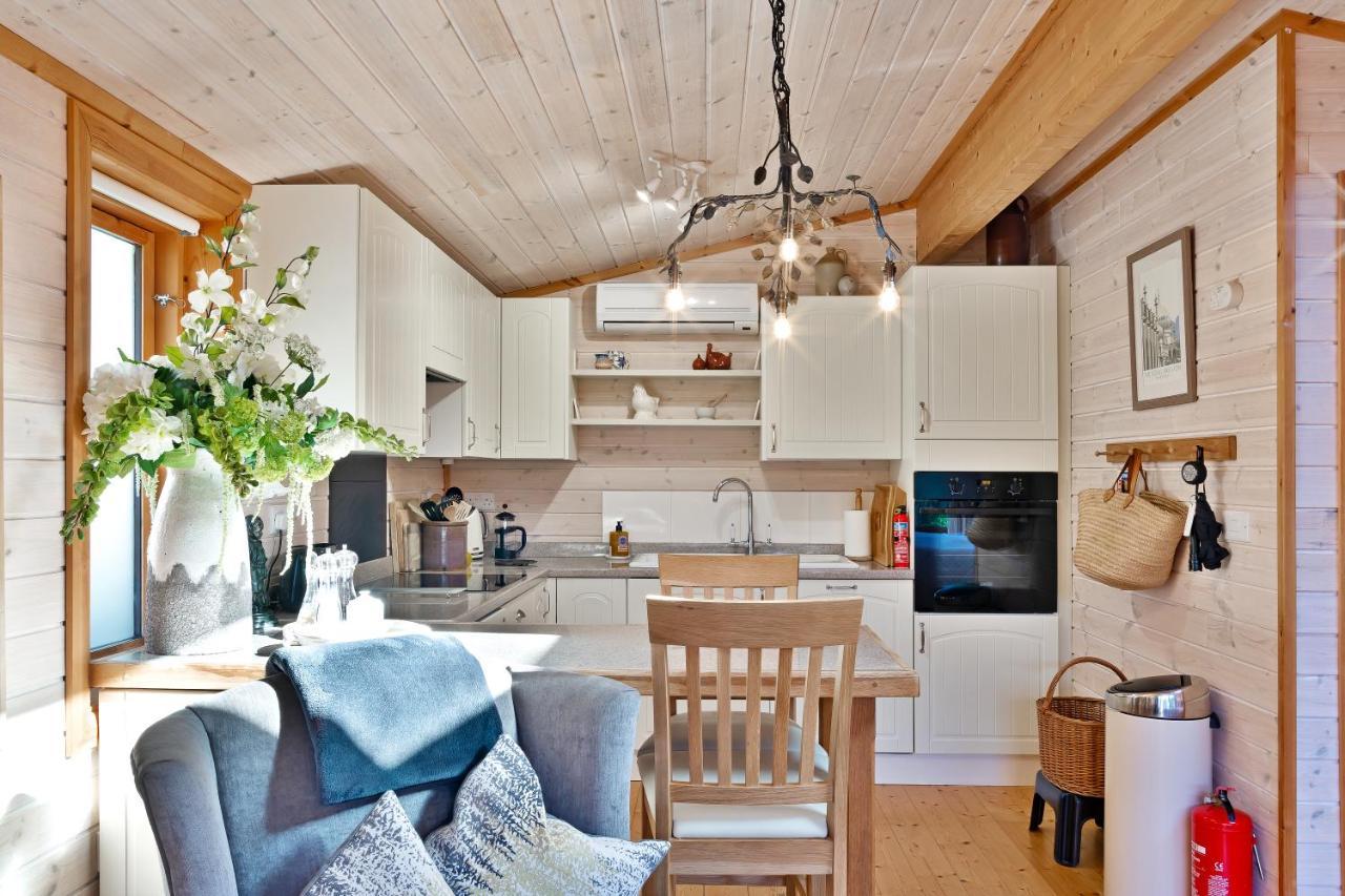 The Lodge - Luxury Lodge With Super King Size Bed, Kitchen & Shower Room Hurstpierpoint Esterno foto
