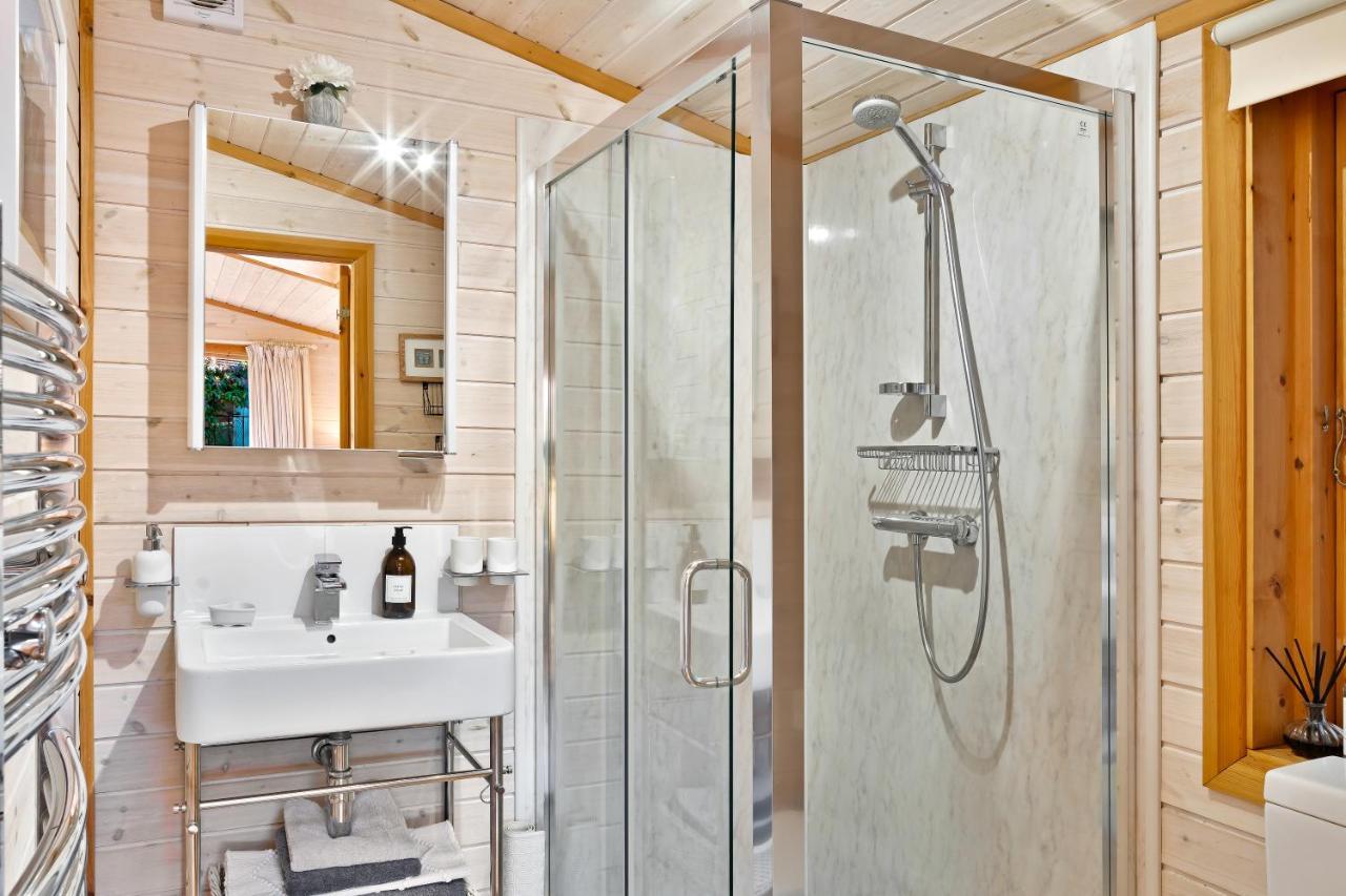 The Lodge - Luxury Lodge With Super King Size Bed, Kitchen & Shower Room Hurstpierpoint Esterno foto